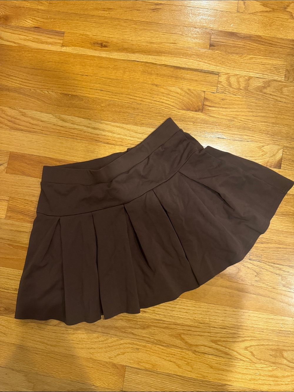 AMERICAN EAGLE• brown pleated mini skort